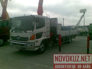 HINO 2004. 