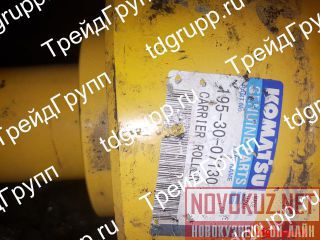 195-30-07130   (Carrier roller) Komatsu D375A 