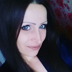 Веселкова Олеся Валерьевна продавец-консультант